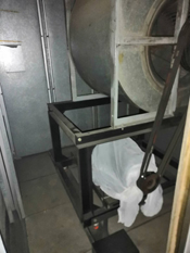 新風(fēng)機(jī)組維修施工中圖片